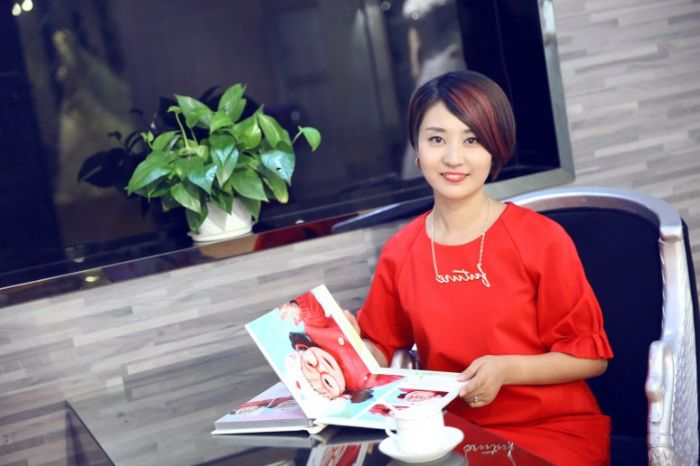 　　鲍丽（潼南巴黎婚纱董事长）
　　喜欢这样的员工：看得到事，能把公司的事情当成自己的事情来对待。
　　对年轻员工的建议：培养自己的责任心、不断学习。
