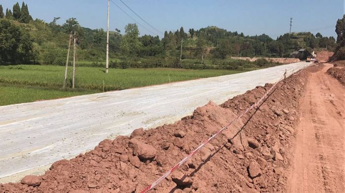 完成路面水稳底基层试验铺筑的路段。
