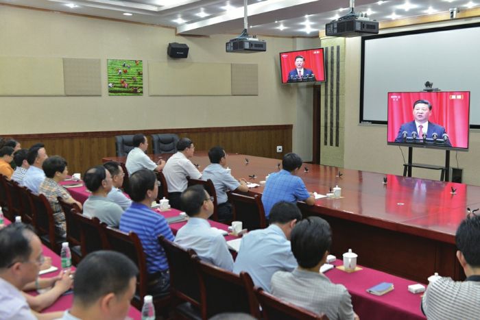 　　◀ 区四大班子领导集中收听收看庆祝大会直播。
