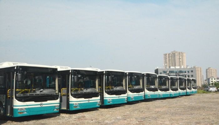 即将运行的纯电动公交车。

