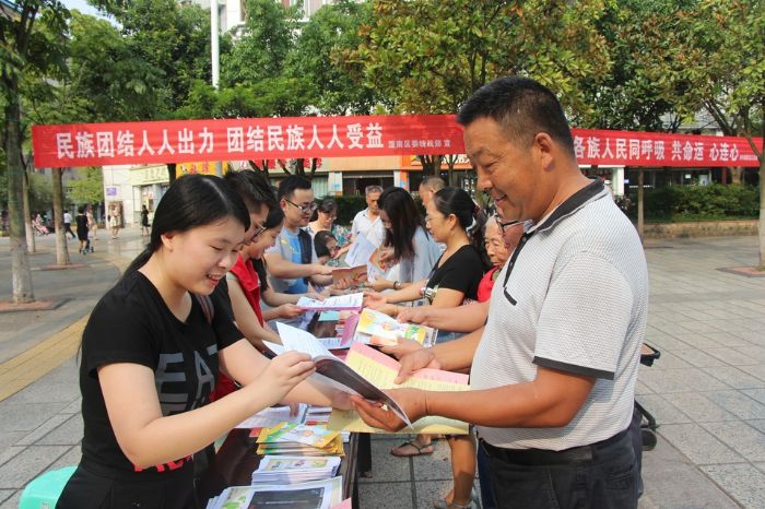 宣传党和国家的民族理论、民族政策。记者 熊潋 摄
