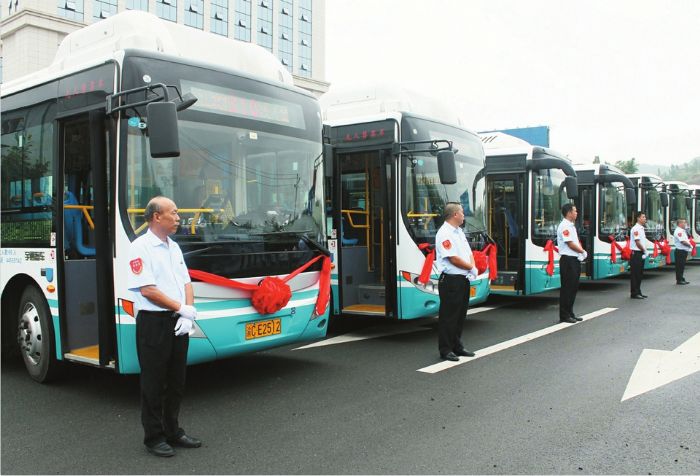新能源纯电动公交车投入运营。
