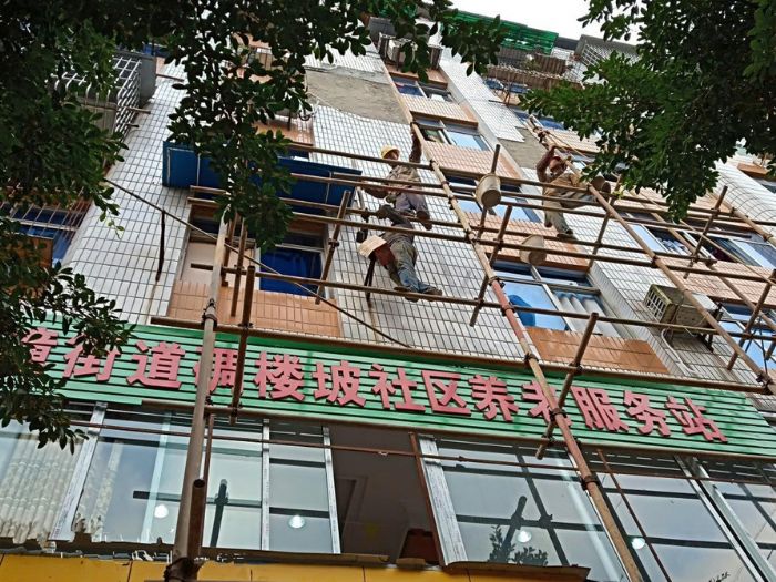 梓潼外墙修缮现场。
