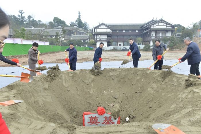 奠基仪式现场。全媒体记者田茂培摄
