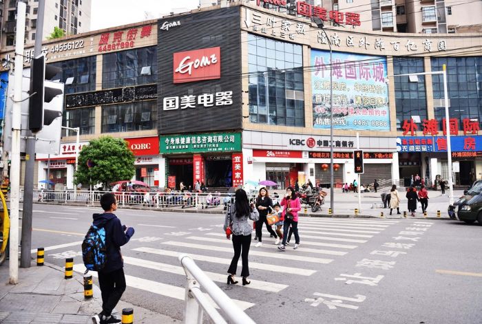 随意闯红灯。
