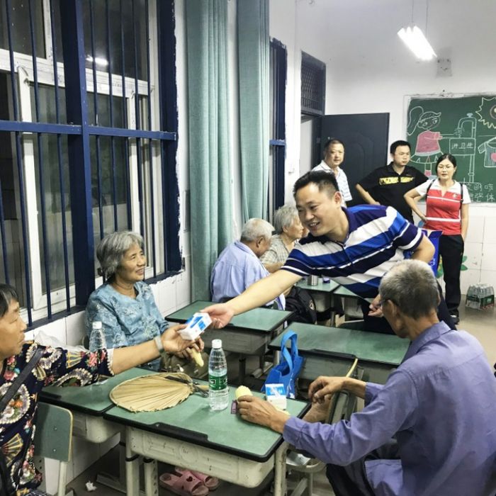 妥善安置受灾群众。
