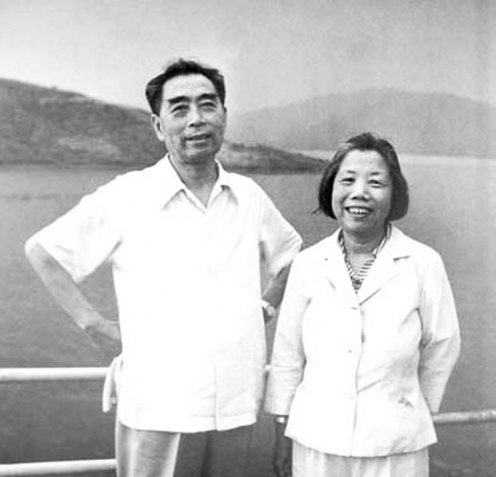 周恩来与邓颖超。

