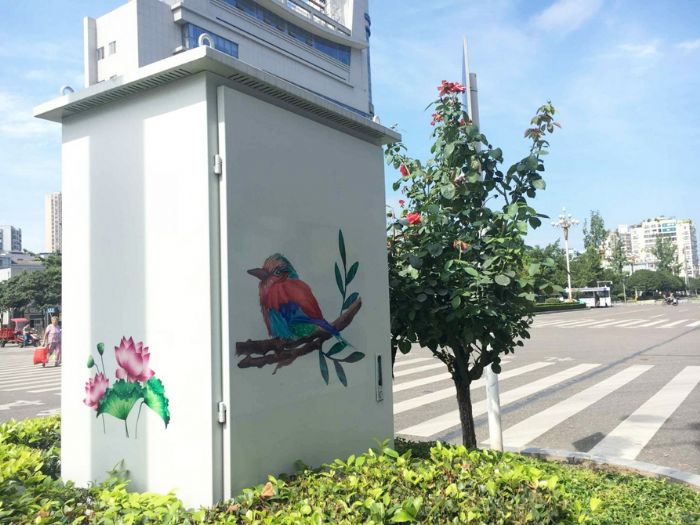 栩栩如生的花鸟图案让人眼前一亮。