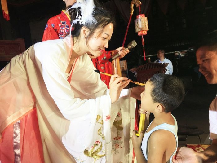 中秋祈福。
