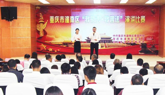 演讲比赛现场。
