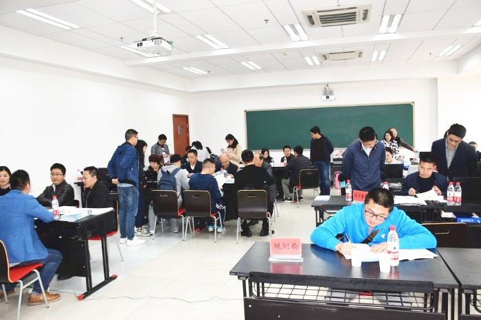 我区赴重庆大学招聘硕士研究生。
