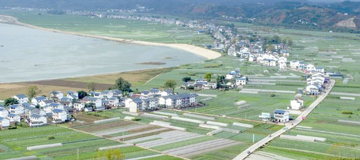 美丽乡村入画来。
