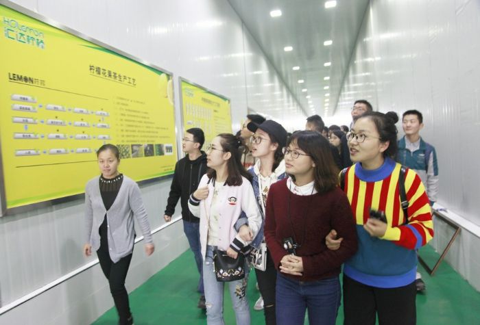 参观汇达柠檬。
