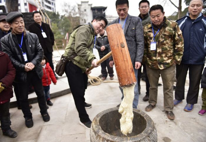 打糍粑。
