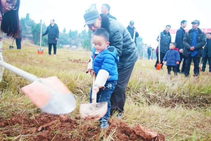 为子孙后代留下绿水青山。
