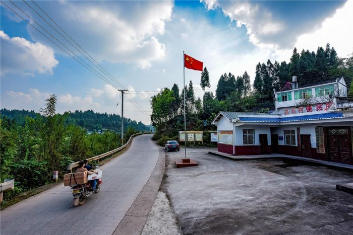双江镇高石村农村公路。
