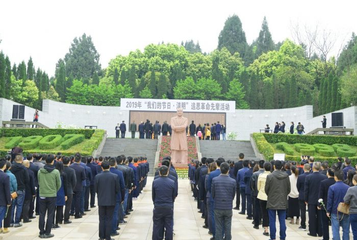祭扫杨尚昆同志活动现场。全媒体记者王正森摄
