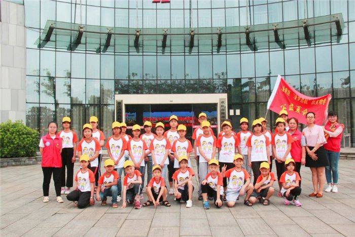 学员们合影。
