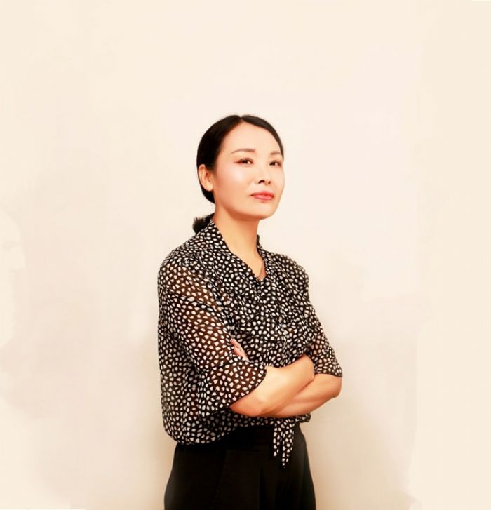 范磊，女，50岁，中共党员，古溪中学高级教师，区初中语文骨干教师。30年来，一直扎根农村教育，几十年如一日，爱生如子，师德高尚，爱岗敬业，成绩卓著。教学设计获国家级二等奖；曾被评为区学科先进个人、班主任工作先进个人、优秀特约教研员、巾帼建功标兵、优秀共产党员，女工委先进个人。
