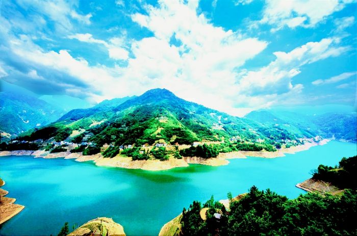 巴山湖。