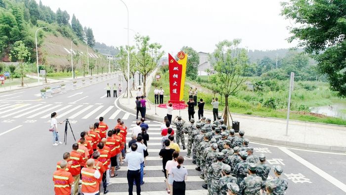 ◀双拥大道建成通车。

