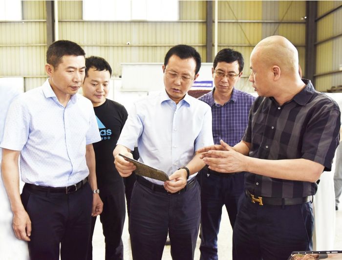 曾菁华在中防德邦调研。全媒体记者朱杨摄
