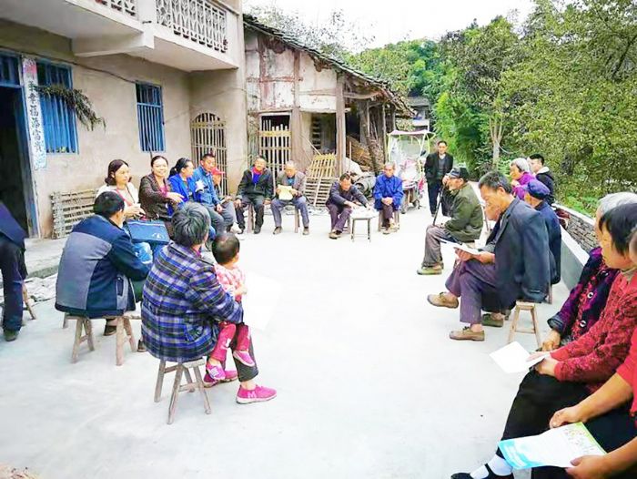 召开院坝会（。（资料图片资料图片））

