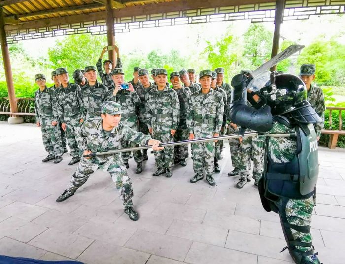 防暴教学
