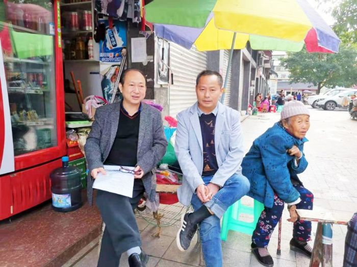 走访困难群众

