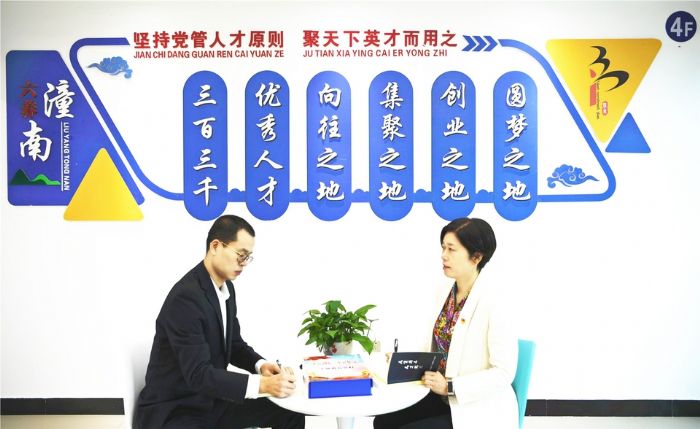 潼南区融媒体中心记者专访戴红丽
