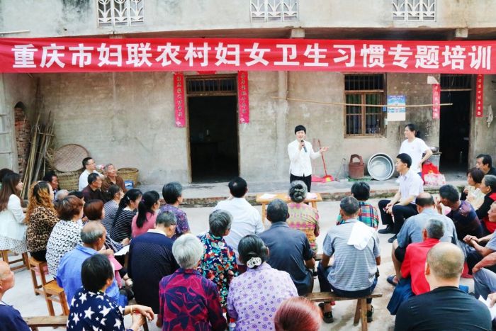 区妇联在田家镇六角村开展人居环境整治院坝会
