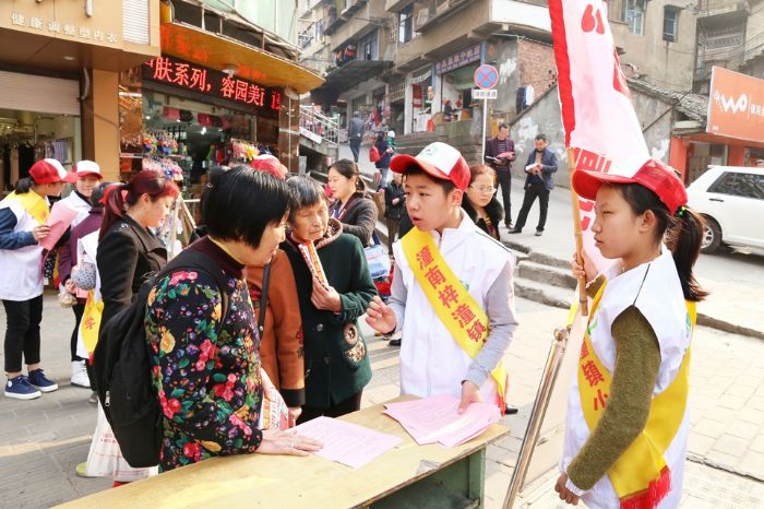 梓潼小学学生开展文明劝导（资料图）
