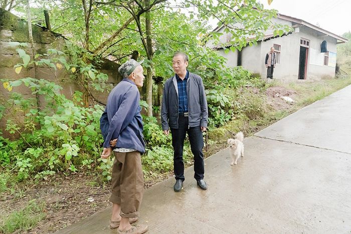 走访贫困户
