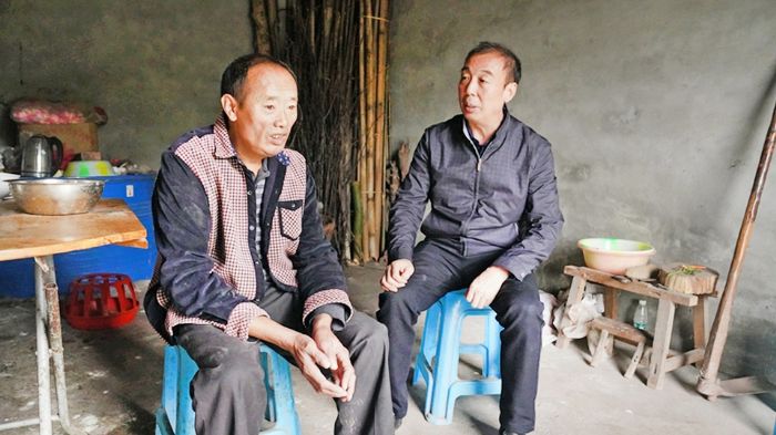 入户了解群众诉求
