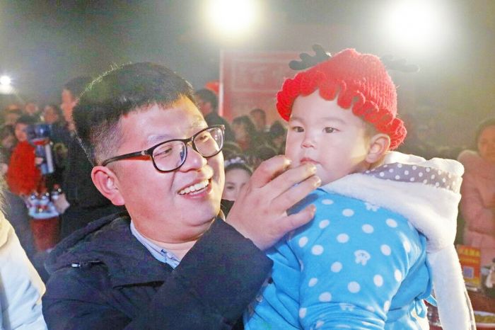 喜气洋洋的节日氛围
