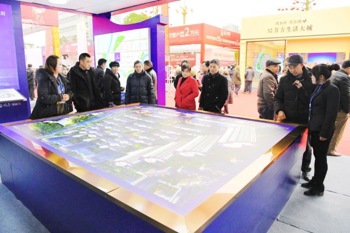 市民观摩沙盘
