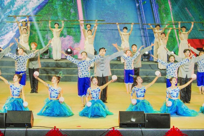 情景表演《三块石之光》
