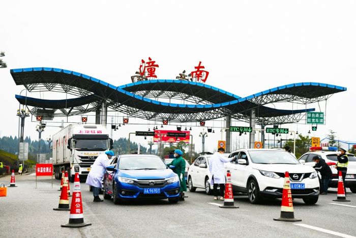 成渝环线高速潼南下道口防疫检测站
