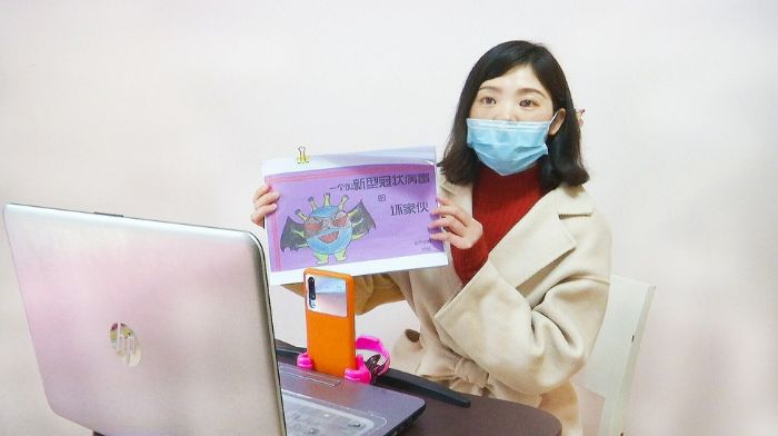 幼儿园老师用漫画教给孩子防疫知识。
