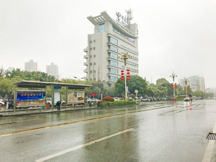 小雨中的街道
