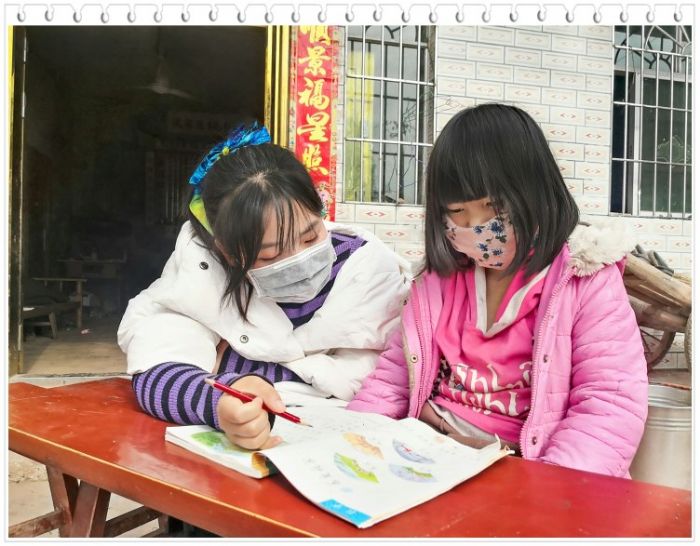 老师为唐文文送教上门
