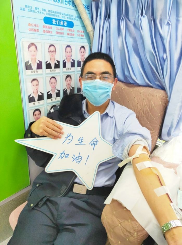 太安镇共产党员李胜男无偿献血。
