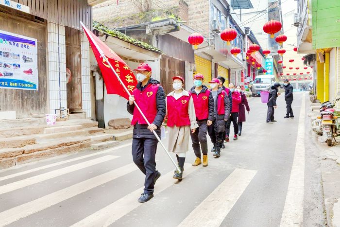 《党旗飘扬》张斌摄
