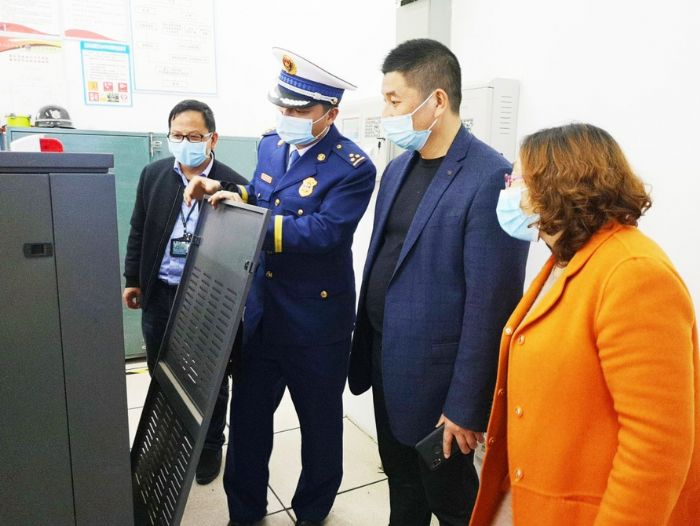 区教委联合相关部门检查学校安全设施
