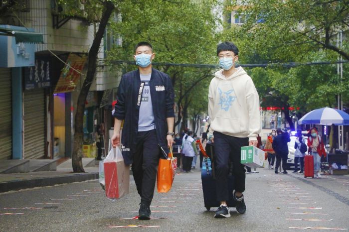 返校报到
