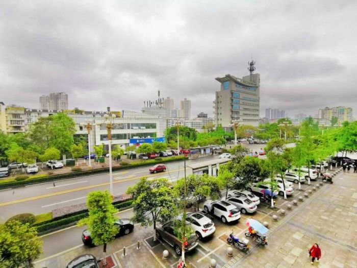 阴雨中的街道
