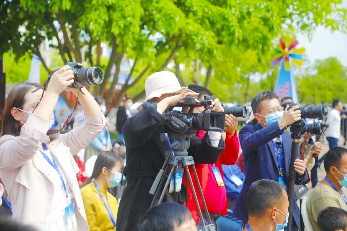 百家媒体现场采风
