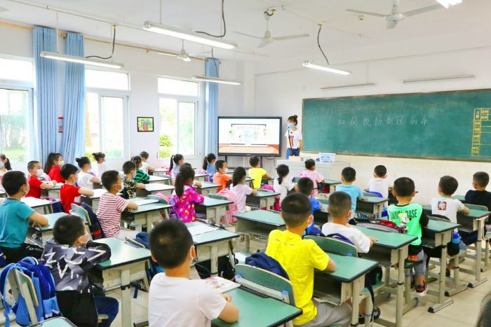 学习疫情防控知识。
