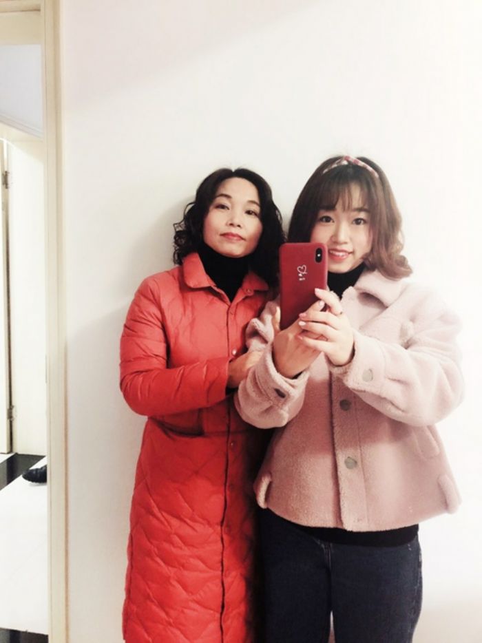 彭华琴和女儿欧阳颖
