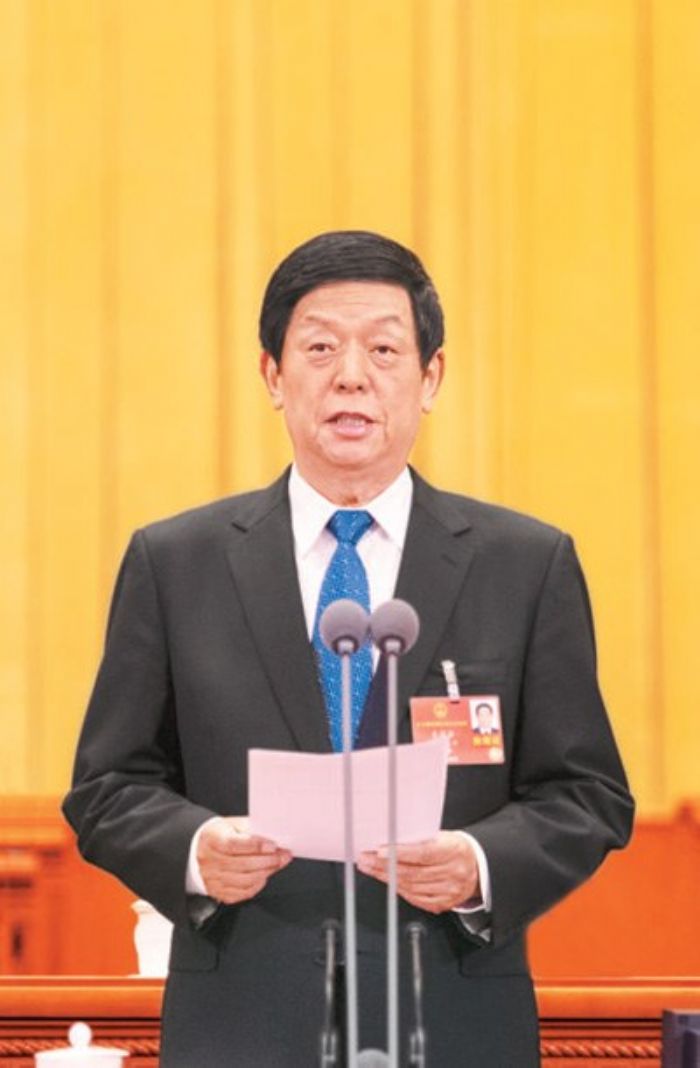 5月22日，第十三届全国人民代表大会第三次会议在北京人民大会堂开幕。大会主席团常务主席、执行主席栗战书主持大会。 新华社记者雷声摄
